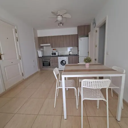 アパート Apartments Casa Laura Costa Silencio Wiffi Pool コスタ・デル・シレンチオ